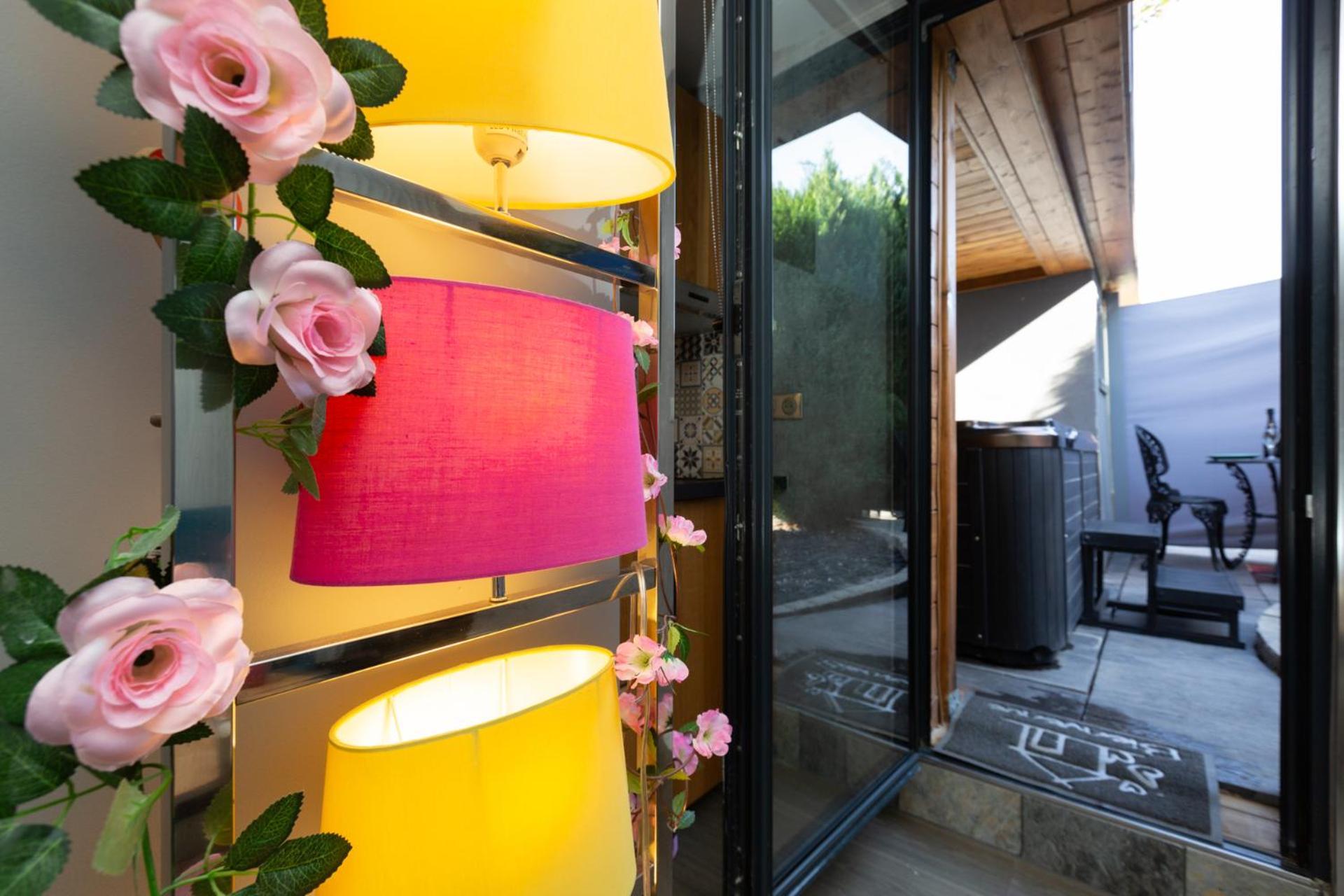 Gites Spa Strasbourg - Studio Romantique, Jacuzzi, Sauna, Terrasse Privee Furdenheim Eksteriør billede