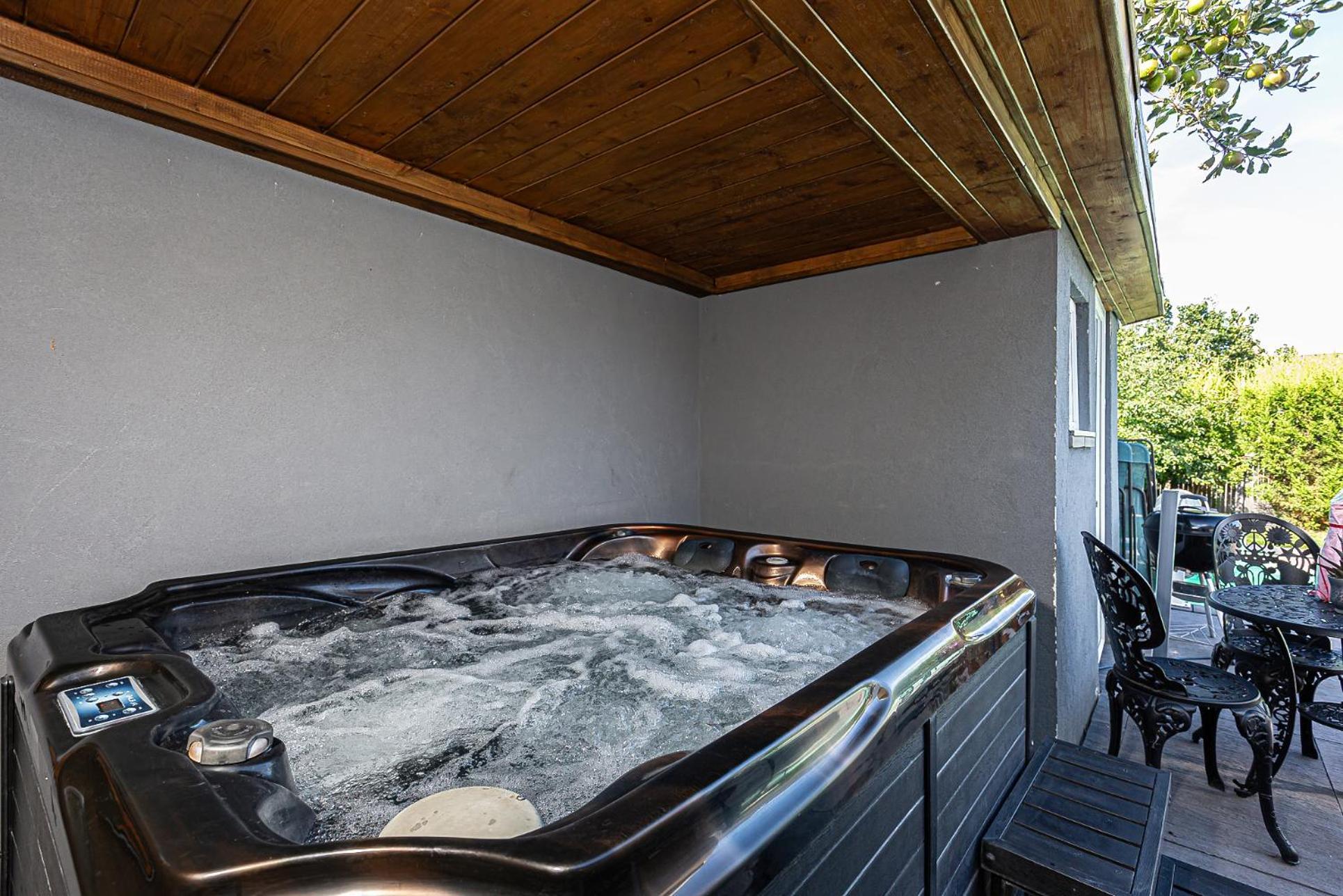 Gites Spa Strasbourg - Studio Romantique, Jacuzzi, Sauna, Terrasse Privee Furdenheim Eksteriør billede