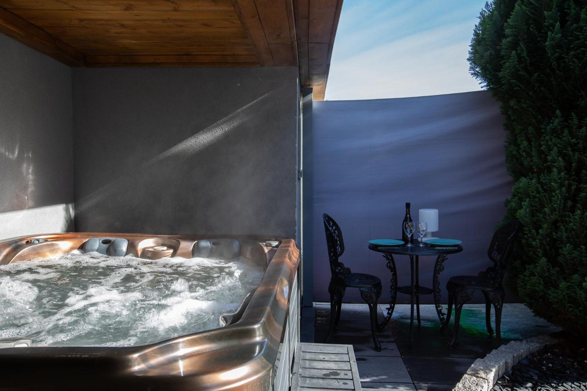 Gites Spa Strasbourg - Studio Romantique, Jacuzzi, Sauna, Terrasse Privee Furdenheim Eksteriør billede
