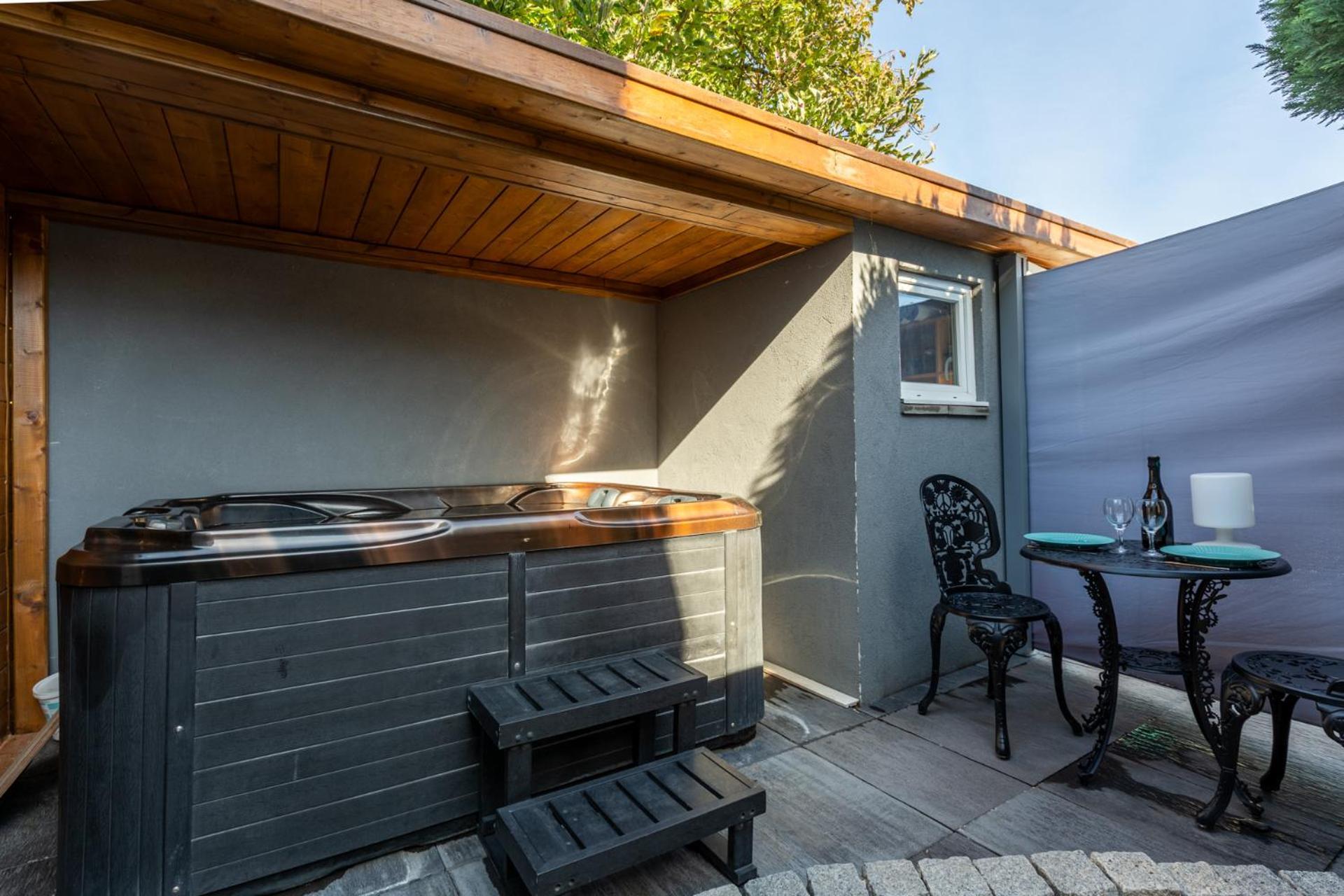 Gites Spa Strasbourg - Studio Romantique, Jacuzzi, Sauna, Terrasse Privee Furdenheim Eksteriør billede