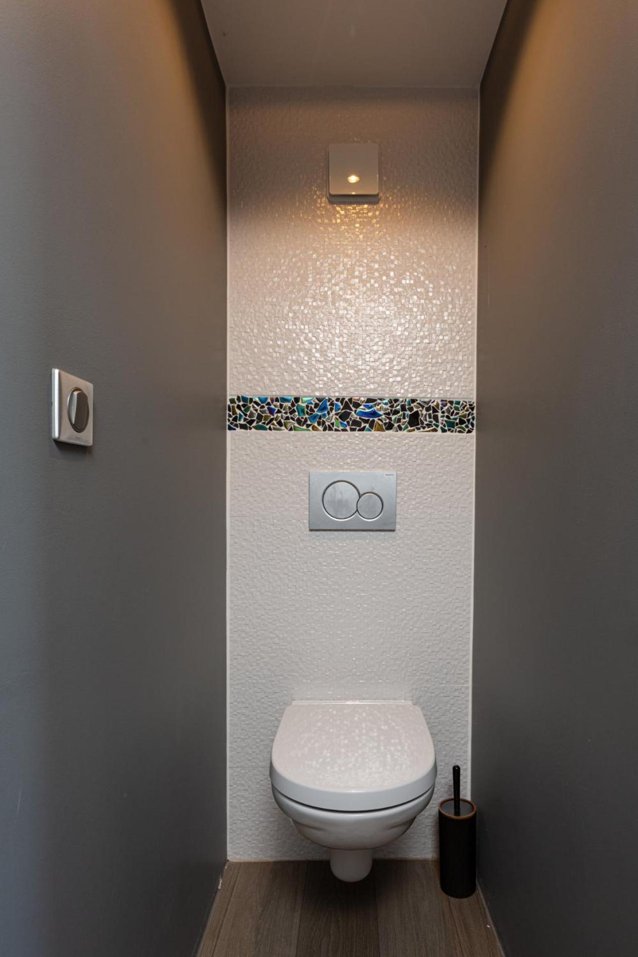 Gites Spa Strasbourg - Studio Romantique, Jacuzzi, Sauna, Terrasse Privee Furdenheim Eksteriør billede