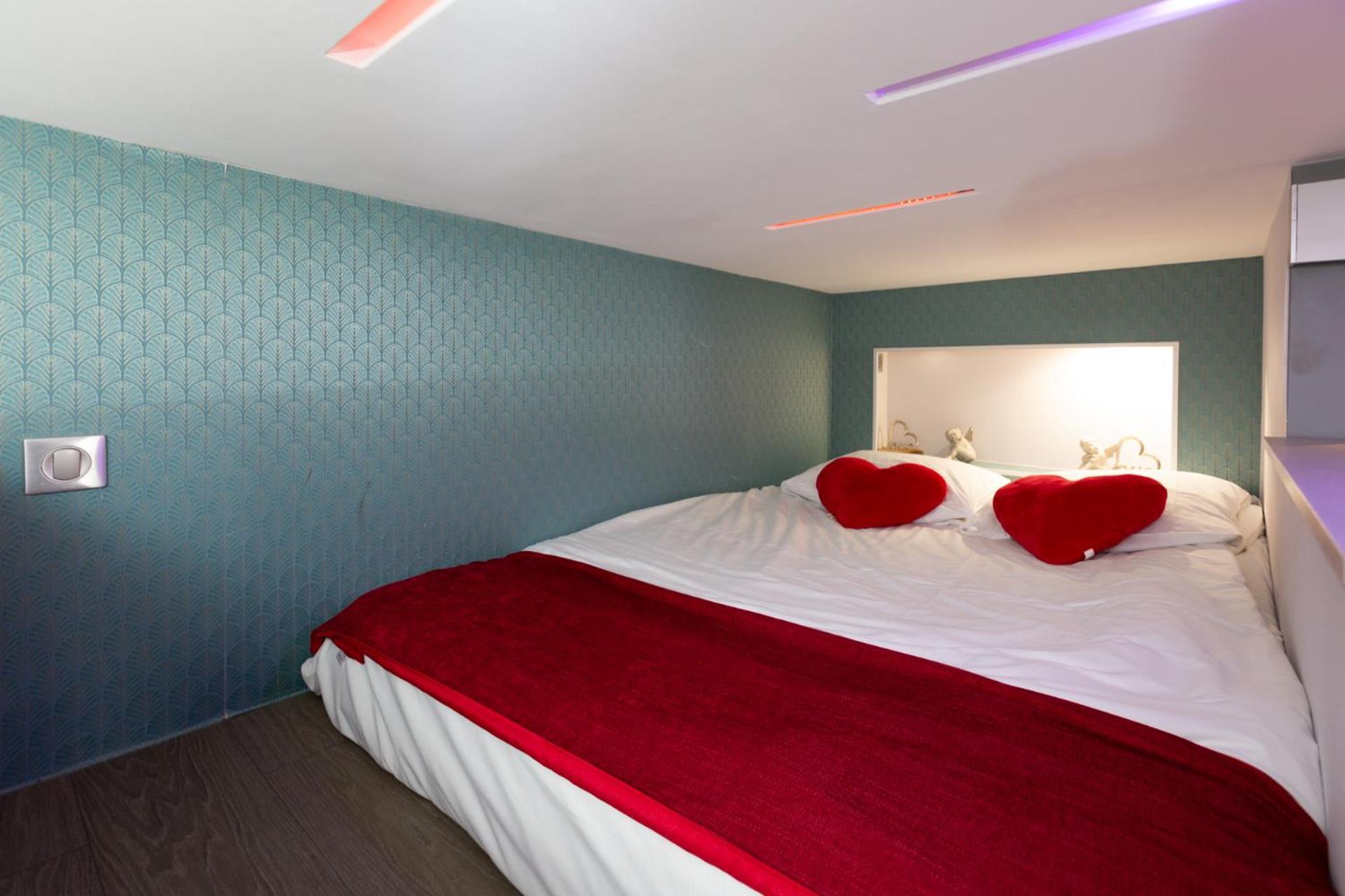 Gites Spa Strasbourg - Studio Romantique, Jacuzzi, Sauna, Terrasse Privee Furdenheim Eksteriør billede