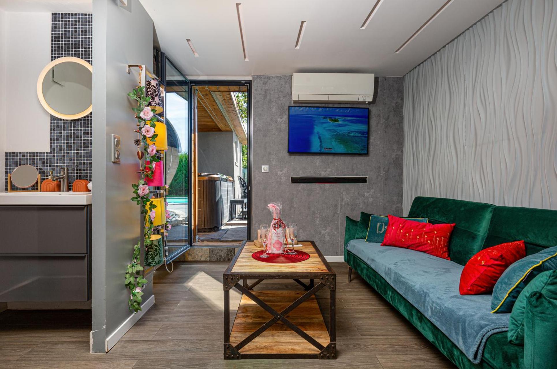 Gites Spa Strasbourg - Studio Romantique, Jacuzzi, Sauna, Terrasse Privee Furdenheim Eksteriør billede